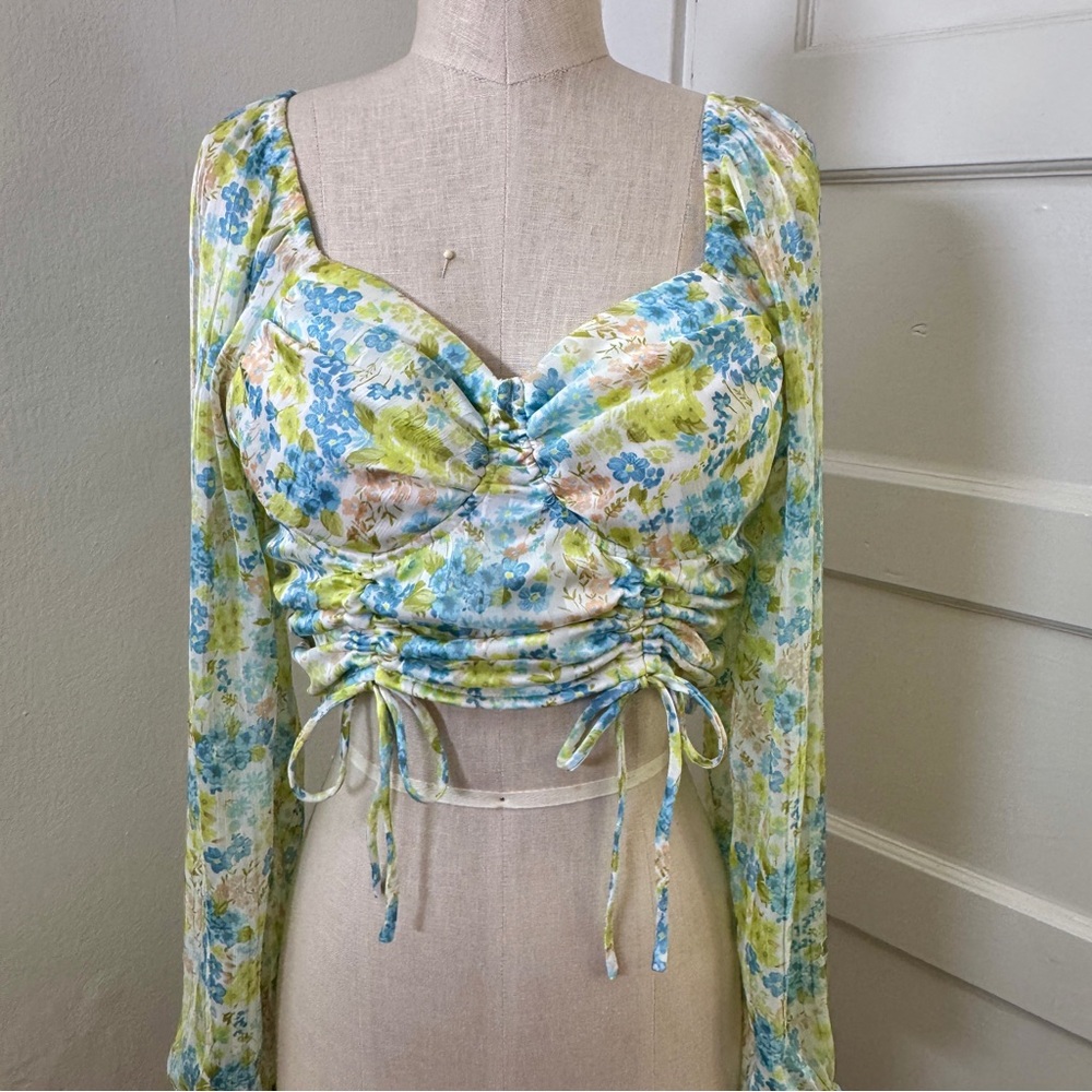 Brand New | Floral Long Sleeve Ruched length adjustable Crop Top / cute top
